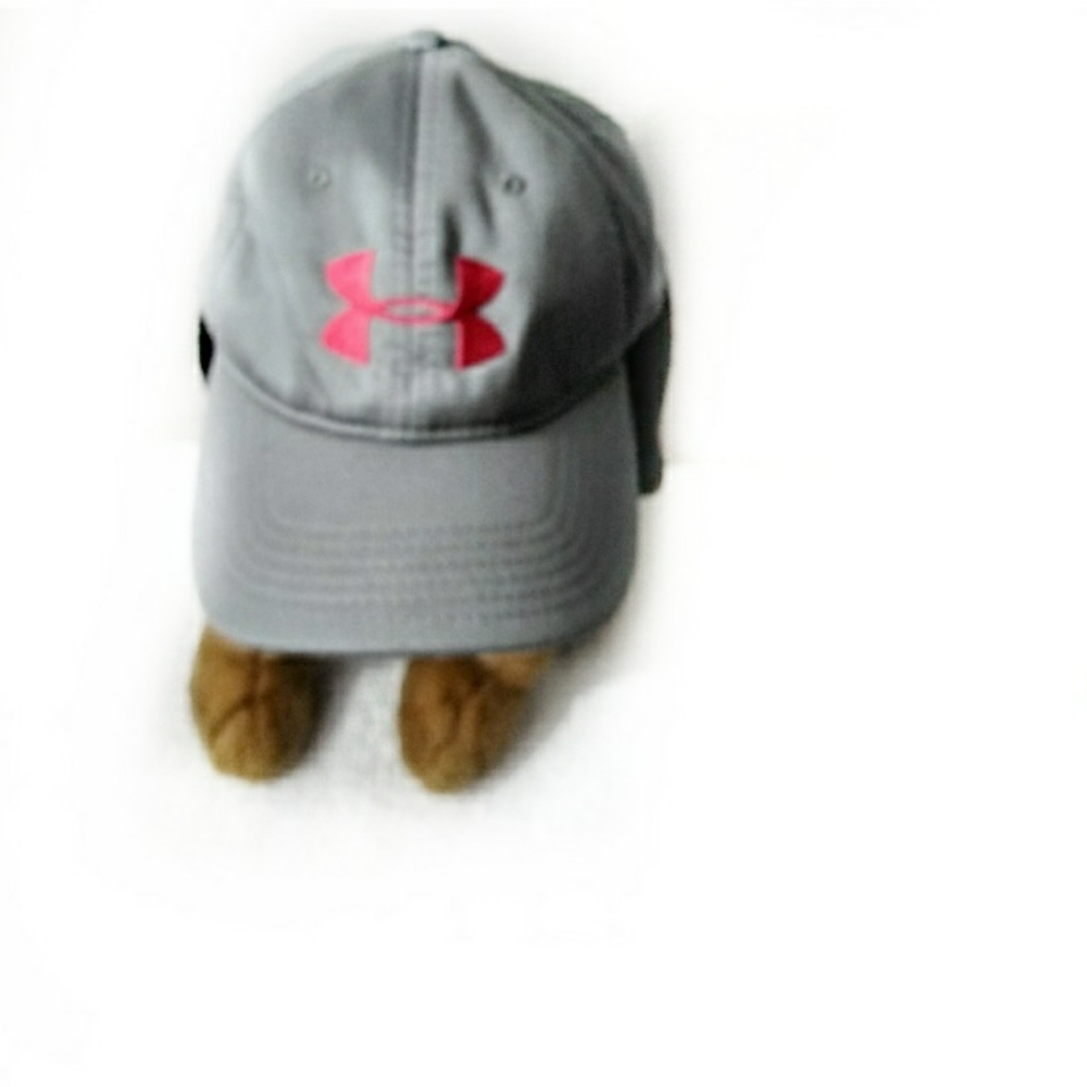 Under armour medium/Lg gray hat with a pink logo